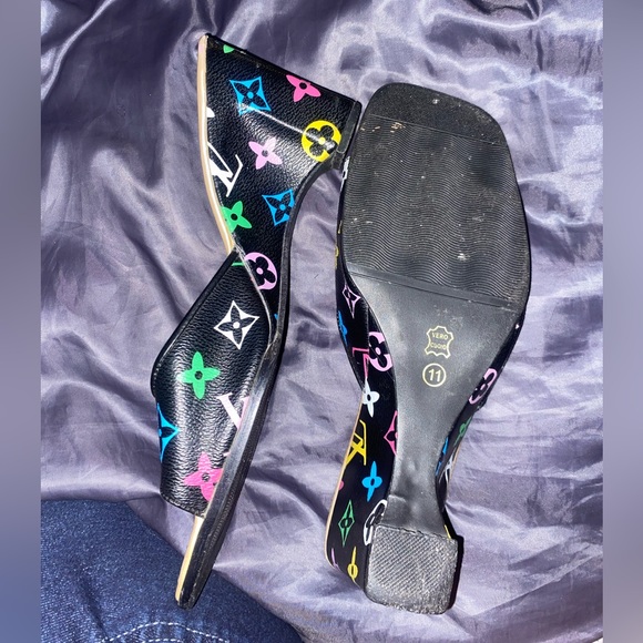 They say size 11 but they fit like a size 8-9 - Picture 2 of 2